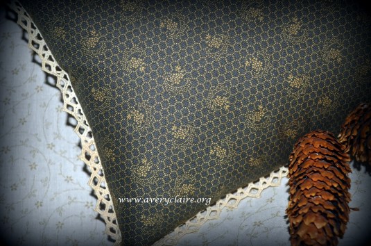 2016-LSchuler-AntiquePillow3