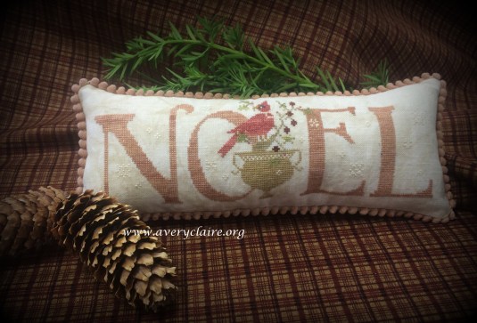 2016-NDiN-smNoelPillow-2