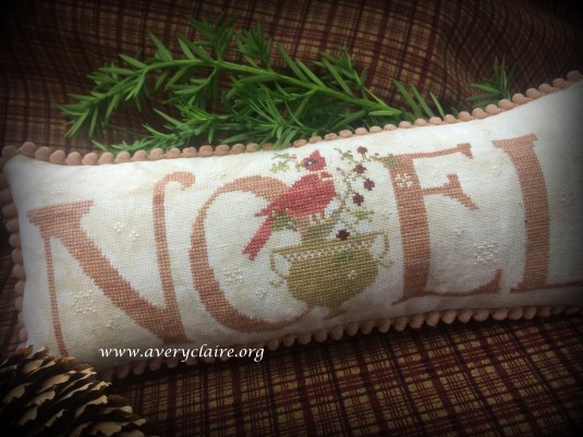 2016-VDiN-SmNoelPillow-1